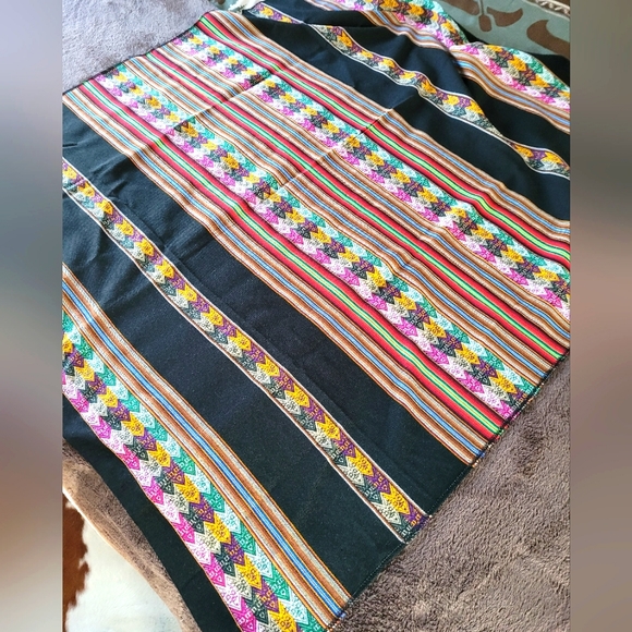 Vintage Peruvian table cloth/furniture cloth - Picture 1 of 7